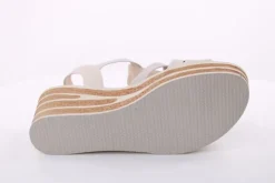 PETER ERIKSON Sandalette Keilabsatz Zierkette beige S14 23007-Y24009
